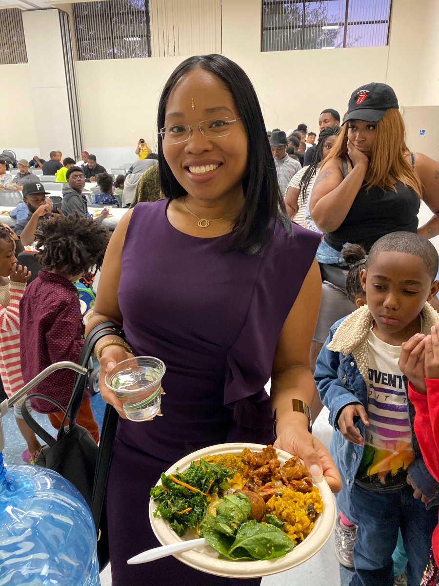 bmore_housing's tweet photo. Hip Hop is Green Dinner

RSI hosted nearly 200 guests for a plant-based meal. This was a family-oriented event with lots of kids tasting plant-based food for the first time! #greenisgood 

Food, entertainment, information and lively discussions were the highlights of the evening. https://t.co/9jkbOUNnbs