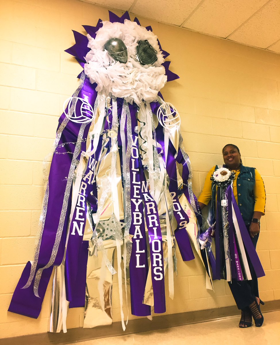 NISDWarren's tweet photo. WHATAMUM💜🖤💜

Everything is BIGGER in Texas! 
#HOCO #WarrenLegends 
#ImSoFancy #EDub https://t.co/szqDKrPfA2