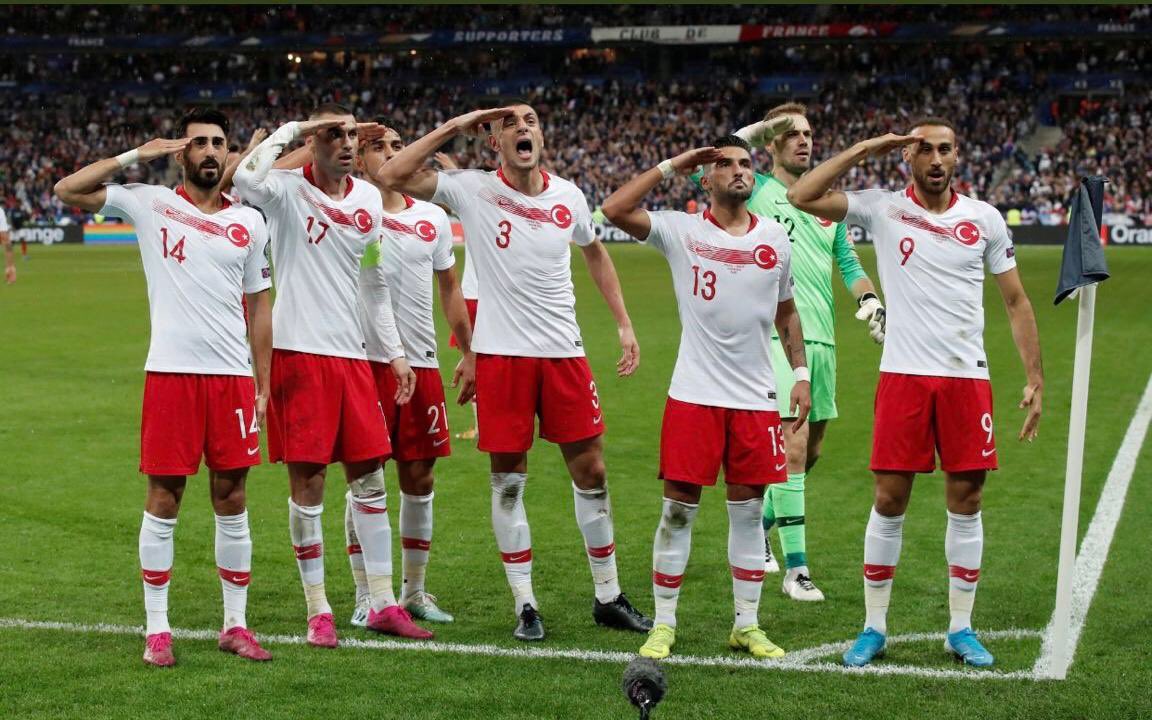 O değil de...  Bak bu üç gol eder.