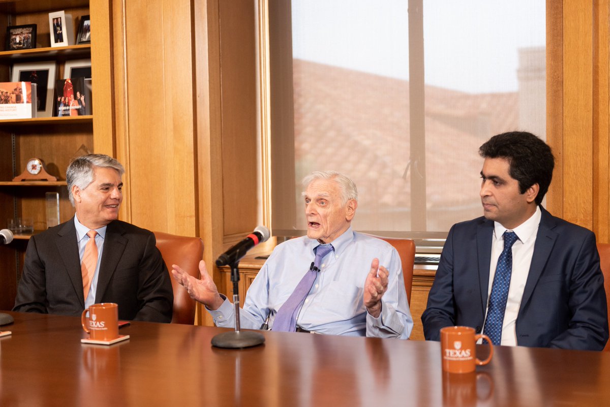 UTAustin's tweet image. Nobel laureate John Goodenough celebrated his milestone accomplishment with @gregfenves, who gave the @CockrellSchool professor a UT phone case 🤘📱

Goodenough won the Nobel Prize for creating the lithium-ion batteries that power all of our phones and countless other electronics