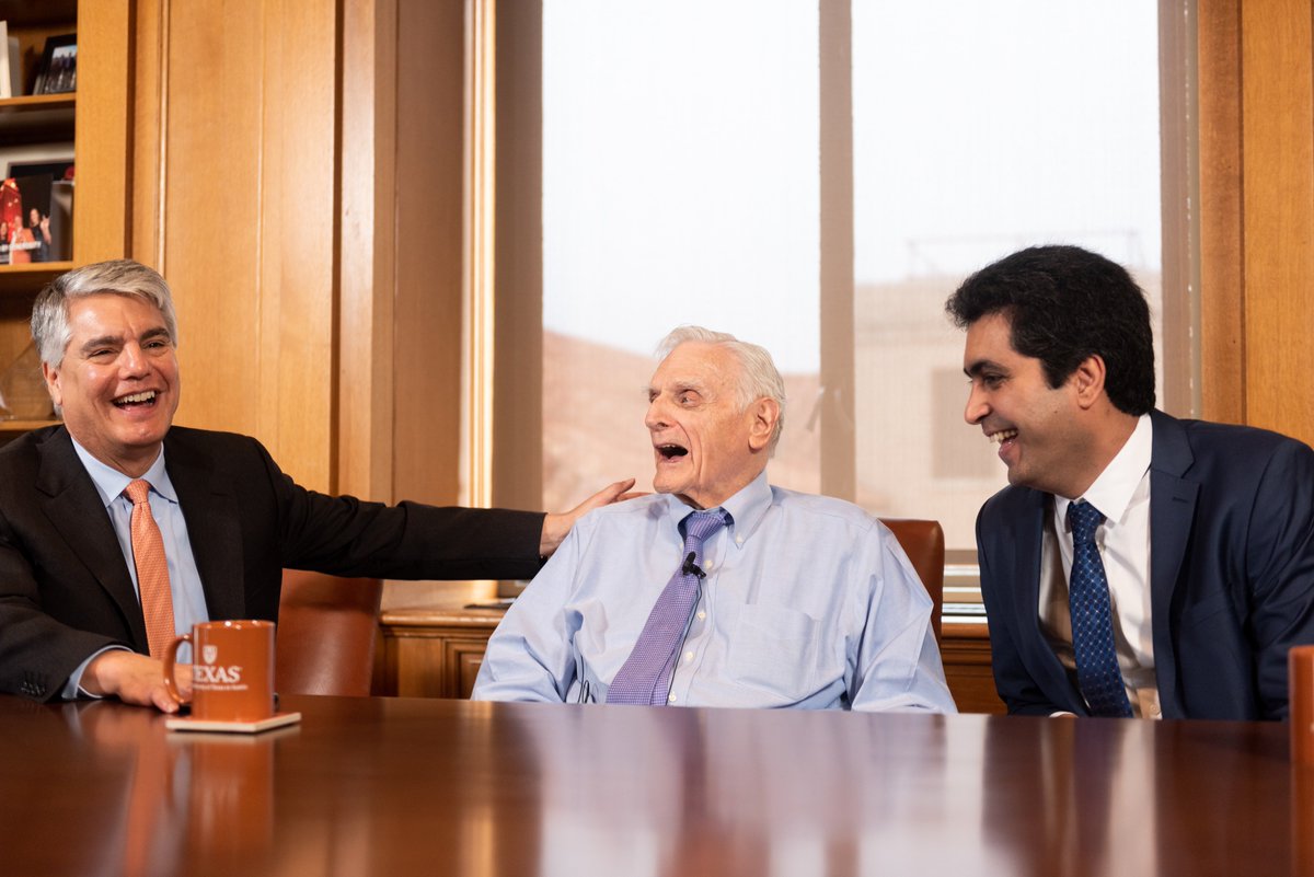UTAustin's tweet image. Nobel laureate John Goodenough celebrated his milestone accomplishment with @gregfenves, who gave the @CockrellSchool professor a UT phone case 🤘📱

Goodenough won the Nobel Prize for creating the lithium-ion batteries that power all of our phones and countless other electronics