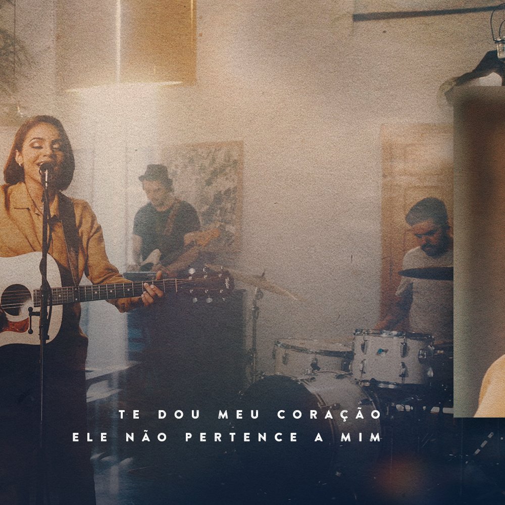 MusileRecords's tweet image. Faltam poucos dias para a estreia de "Tudo o Que Sou", a nova música da @Juliacvictoria_.😍🎤

Uma das curiosidades dessa canção é que, pela primeira vez, Julia tocará violão. Quem aí está ansioso? Confira algumas fotos do projeto! 📷🎶

#JuliaVitoria #TudoOQueSou #MusileRecords