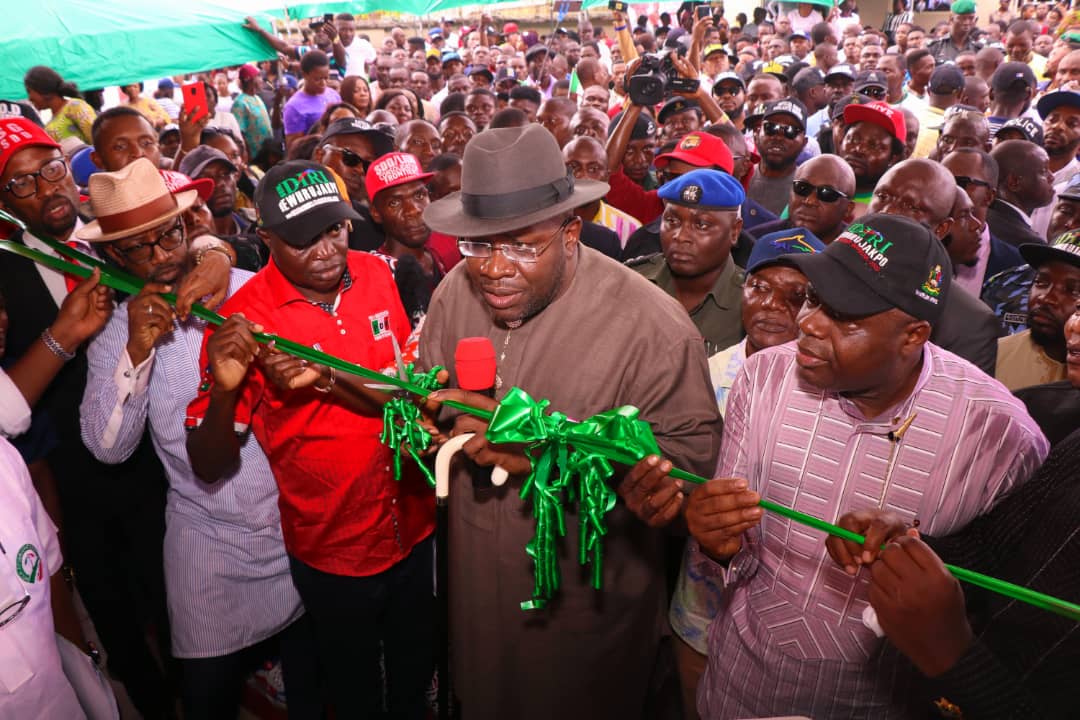 DiriSupport's tweet photo. Gov. Henry Seriake Dickson formally commissions the PDP Campaign Secretariat amidst massive crowd of supporters. https://t.co/A8KB5QpfcG