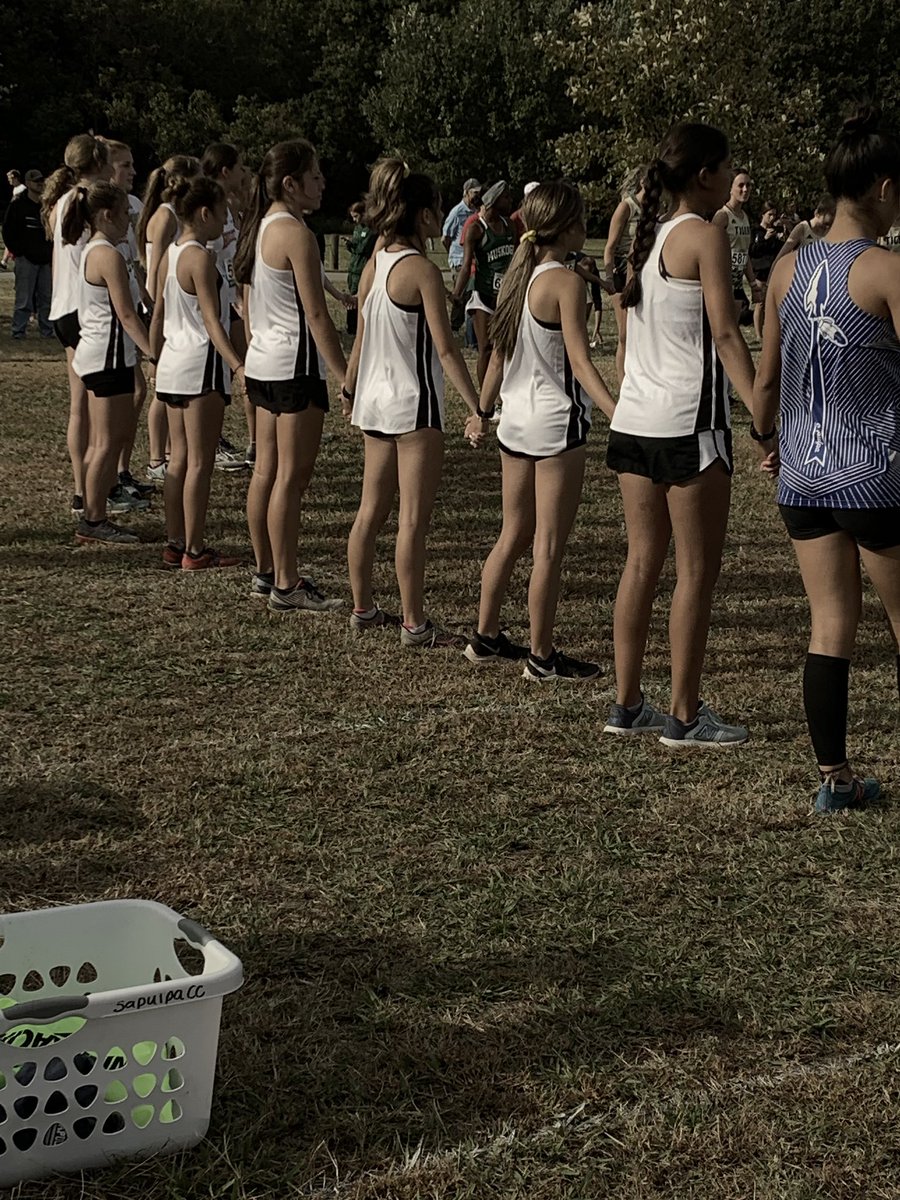 SanditeTRK_XC's tweet photo. Getting ready to race conference at #mohawkpark! Wish our athletes luck today! #GOLDRUSH https://t.co/TYuflRlN6C