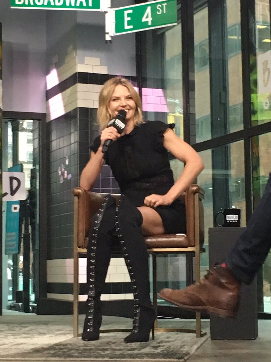 captainswanfan4's tweet photo. Seeing @jenmorrisonlive first time in person ever at #sundogs interview 4/17/18 to meeting her at #backroads world premiere 4/20/18 #calliemercer and meeting her after QA she loved my #allisoncameron shirt best day ever love book and movie #JMoMondayMemories https://t.co/rVcpQoXZYh