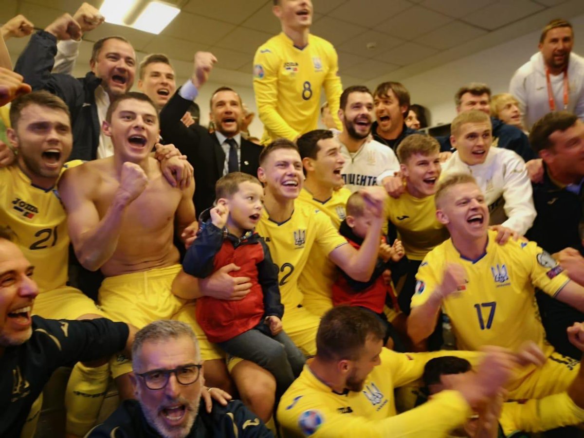 jksheva7's tweet photo. VICTORY
🇺🇦 2 - 1 🇵🇹 
Ukrainian National team has qualified for EURO 2020 !!!

#Ukraine #МиЗбірна #EuropeanQualifiers #EURO2020 https://t.co/vElnWZMccS
