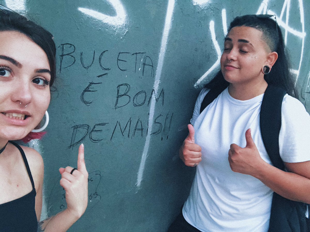 fcksjailey's tweet photo. essa é a foto oficial da minha header e da minha vida 

@adaytomile https://t.co/1ZOpGKFayX
