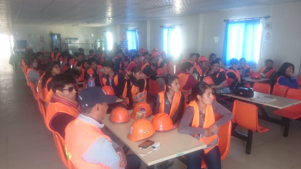litio_boliviano's tweet photo. Recibimos la visita de estudiantes de diferentes Unidades Educativas de la ciudad de #Villazón, El objetivo es mostrar el trabajo que YLB como #EPNE desarrolla en nuestro Salar.
#ExperienciaYLB #FuturoSeguro @Minenergias @mincombolivia @EconomiaBo @evoespueblo https://t.co/LG0TBHQ6OC