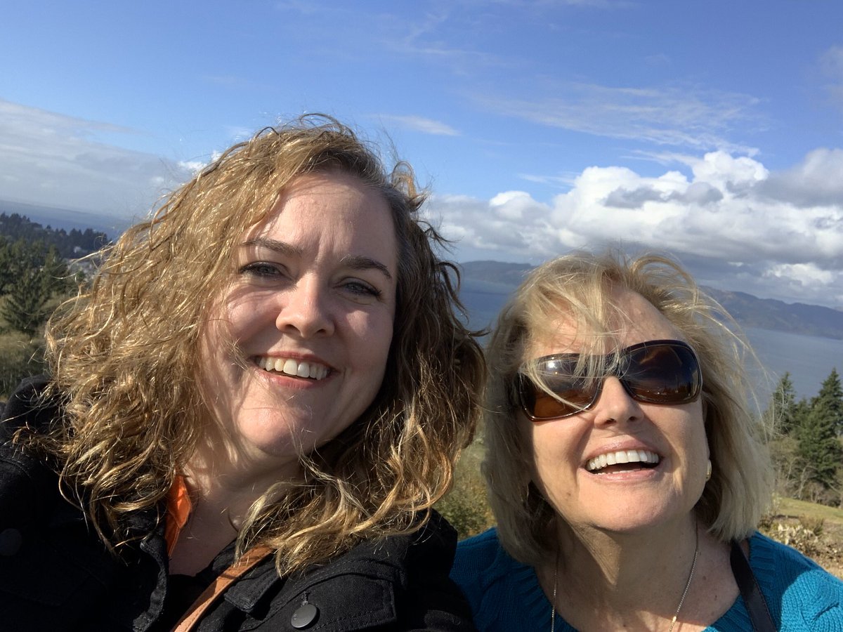 kcorbett049's tweet photo. A Portland adventure! A quick visit to Mt. Hood and Astoria. Such a gorgeous area! #givemes’moregon #mthood #southernerschooseinappropriateshoes #astoriacolumn #familyfun https://t.co/txpQj4ojsR