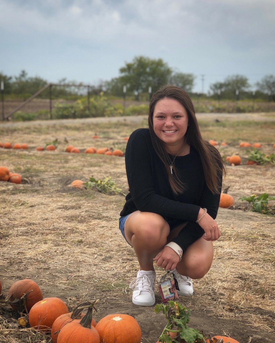 Emily_Golf17's tweet photo. Happy Fall Y’all 🎃 https://t.co/0nr3Q1tFks
