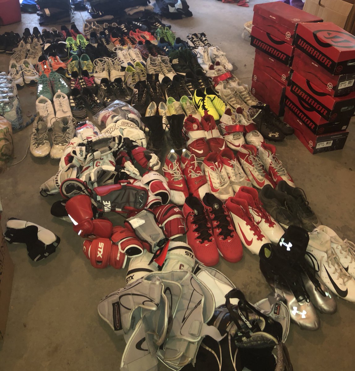 robbie_seeley's tweet photo. Yesterday’s drive was beyond amazing!!! Thank you so much to everyone who donated, you all have done such an amazing thing. Just in Marcellus, SJU Lacrosse has collected hundreds of clothes for Harlem Lacrosse and OVER 60 PAIRS of cleats!! Thank you all for your wonderful support https://t.co/klzcHNdwxS