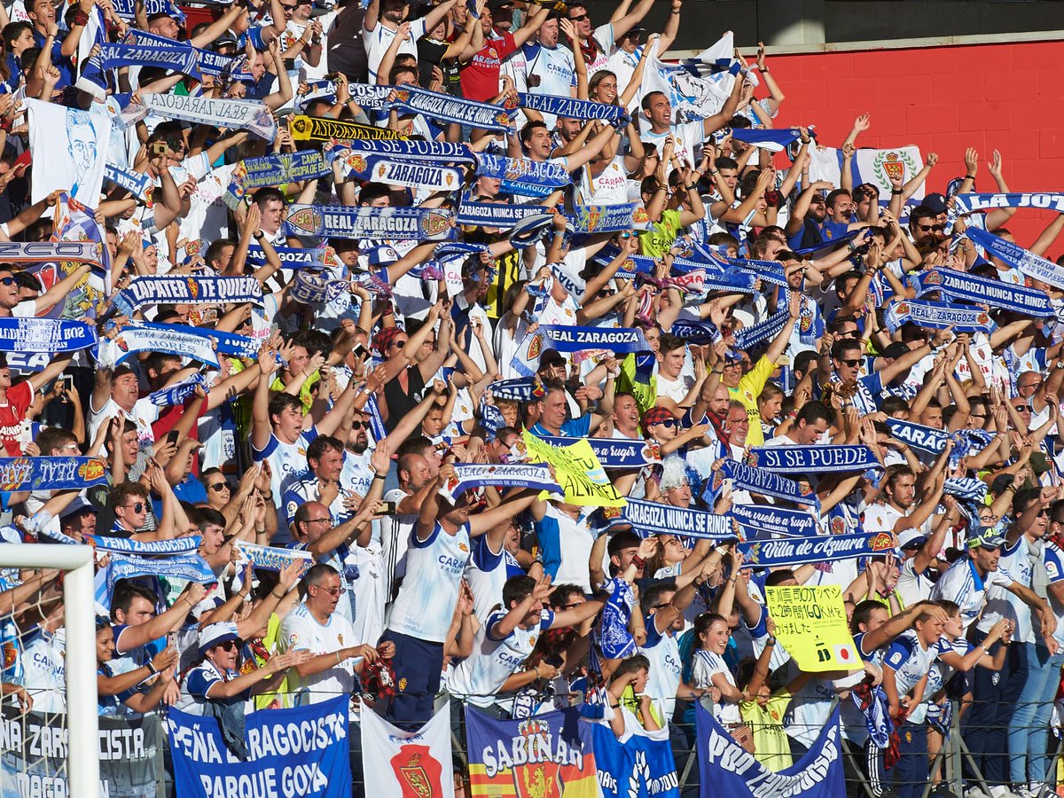 RealZaragoza's tweet photo. Tal vez no sabías que hace ya tiempo que mi vida tiene sentido en dos colores: blanco y azul
#GrandezaZaragocista
#GraciasAfición https://t.co/e12vVwiz0f