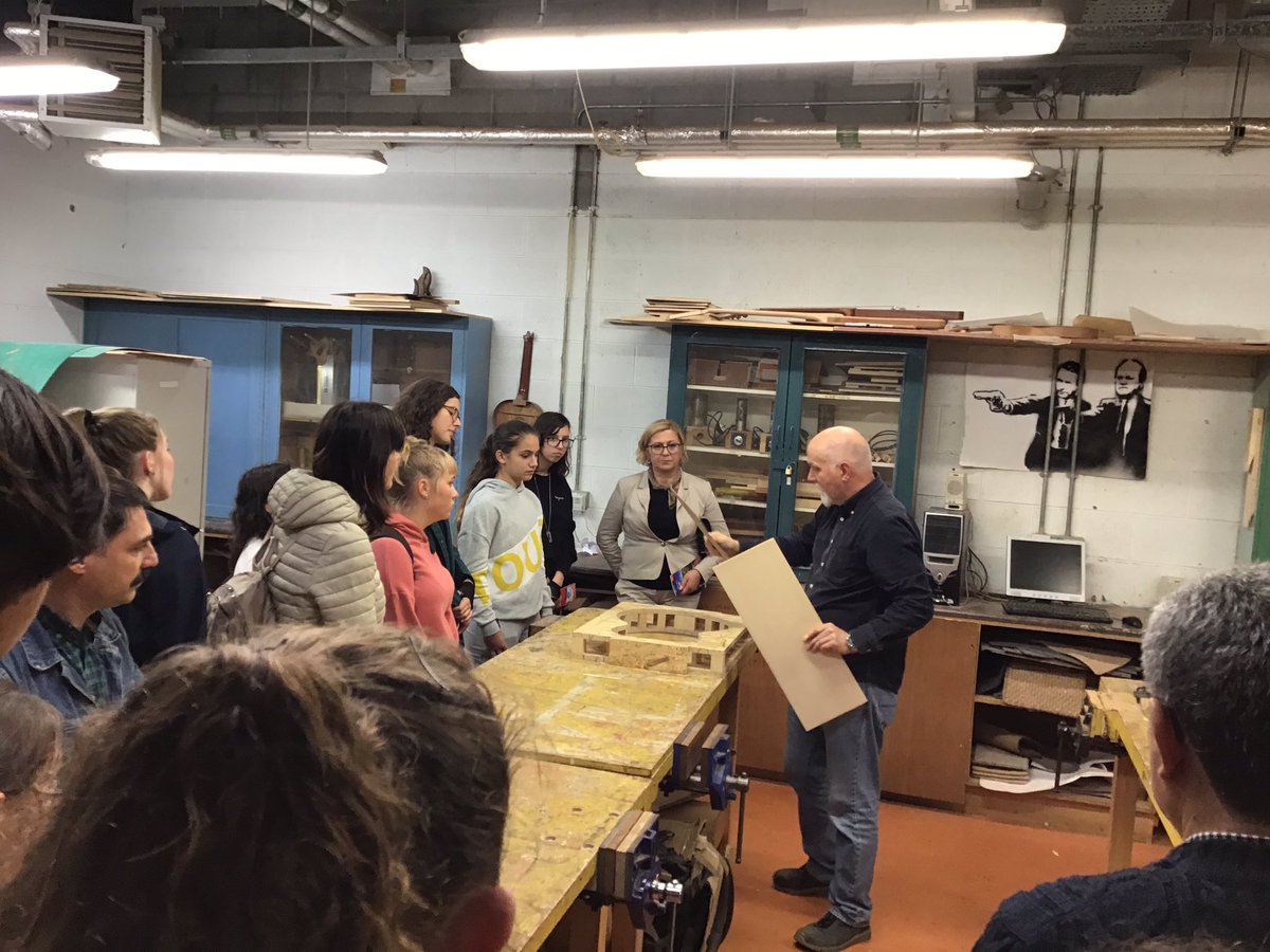 DouglasSt_CCFET's tweet photo. Our #KA2 #WayBackToSchool project partners also got to see #CartoonAnimation #GraphicDesign #InteriorDesign #MusicalInstrumentMaking @CorkETB @corklearning @EUErasmusPlus @Leargas @gerjbrennan @dervalalouis @corkbeo #FET #CorkCity Photos: T. Cadogan https://t.co/vgIq5VwLOW