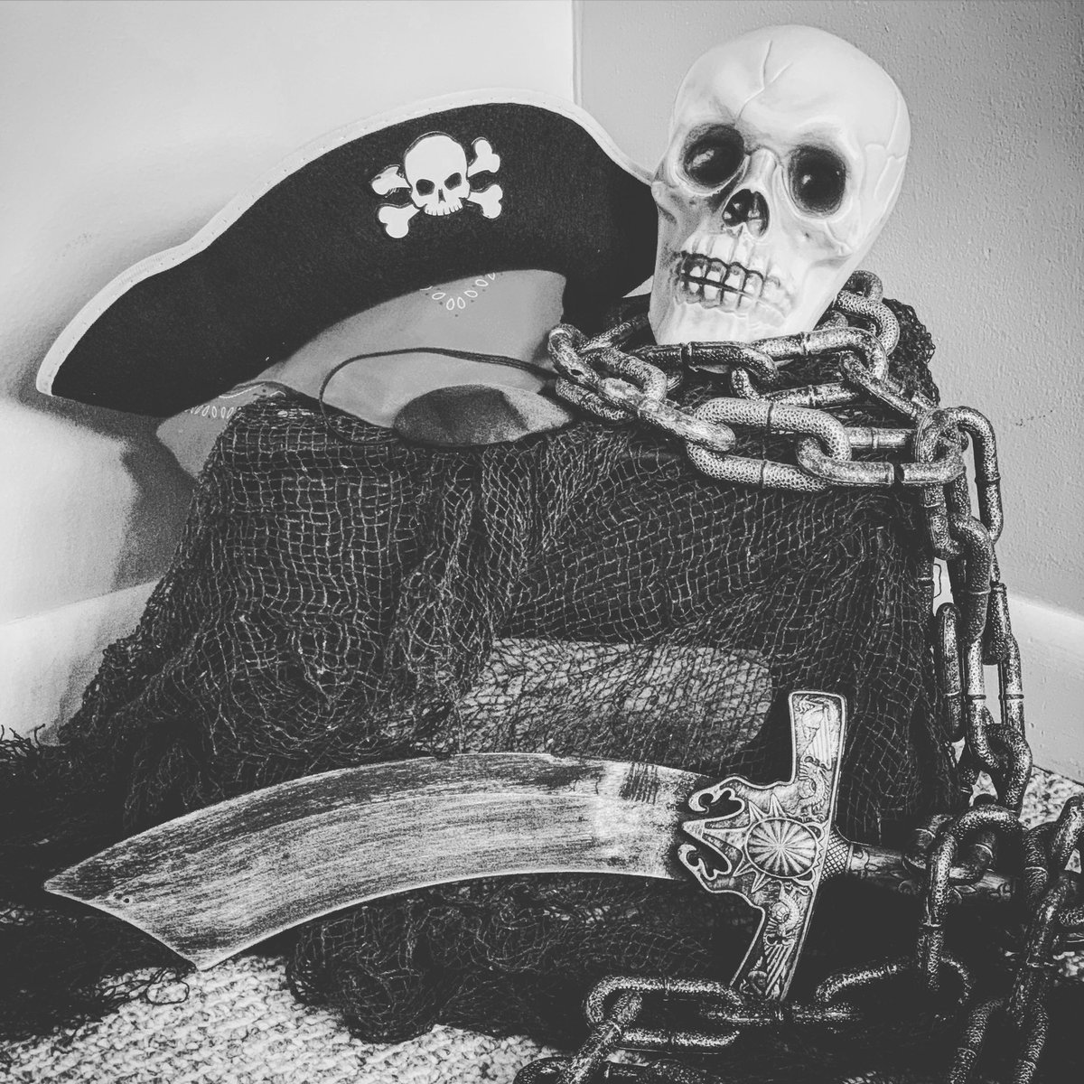 MutzMunchkins's tweet photo. Ahoy, mateys! I hope yeh be lookin’ for a Pirate Day tomorrow because it’s a comin’ @Princeton_OCPS ... arrrg! 🏴‍☠️🏴‍☠️🏴‍☠️ #beprinceton https://t.co/Ecu8RvaG8V