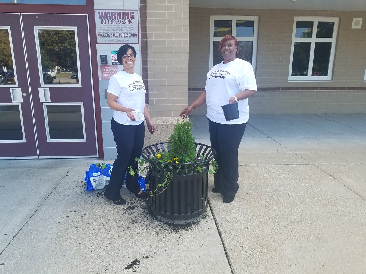 A Huge Thank You to Norcom's Curb Appeal Committee for their exterior beautification project! #increase @ICNorcomHigh @dixon2teach @PPSstudentrep