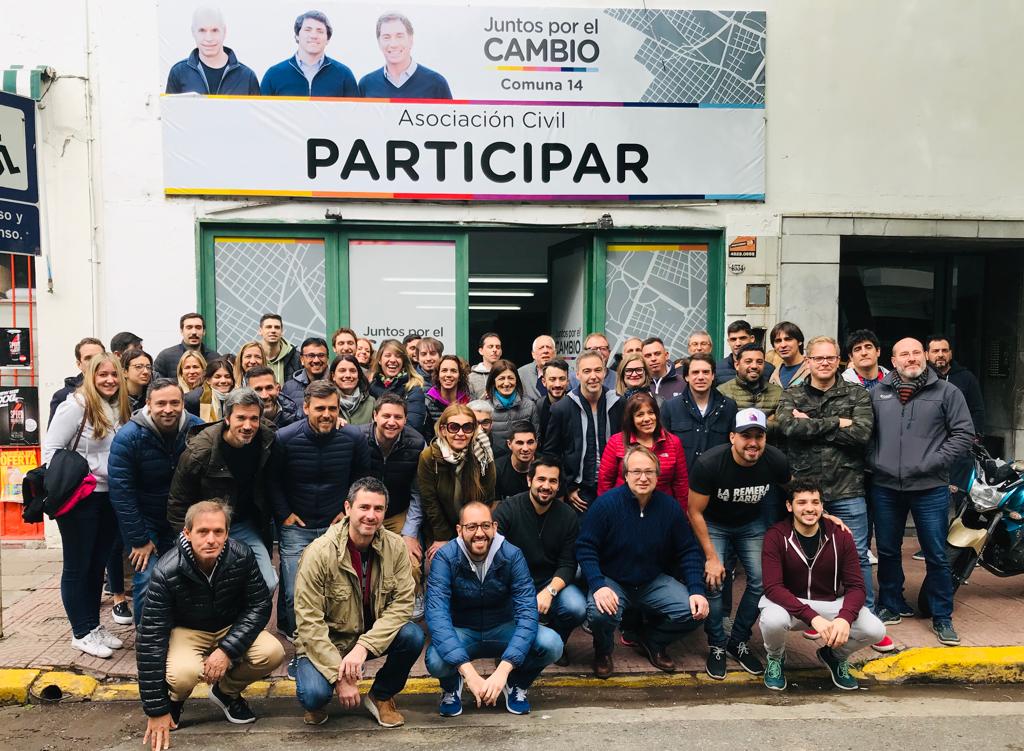 juanbacanavesi's tweet photo. Aunque sea feriado y haga frío, salimos a la calle mañana y tarde a pedirle a los vecinos que acompañen a @horaciorlarreta para seguir revolucionando Buenos Aires #JuntosPodemosMas https://t.co/r8cmAZVhJe