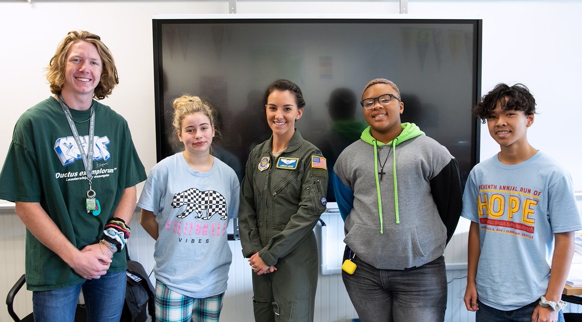 FWPS210's tweet photo. @discoveruwa week kicked off with the theme #DiscoverLocalJobs! Scholars learned about local jobs from guest speakers. @TBTitans scholars heard from a US Air Force pilot and Green Gables Elementary scholars listened to an editor from King5 news. #CollegeandCareerReady #FWPSGoal5 https://t.co/psmDSKd0dn