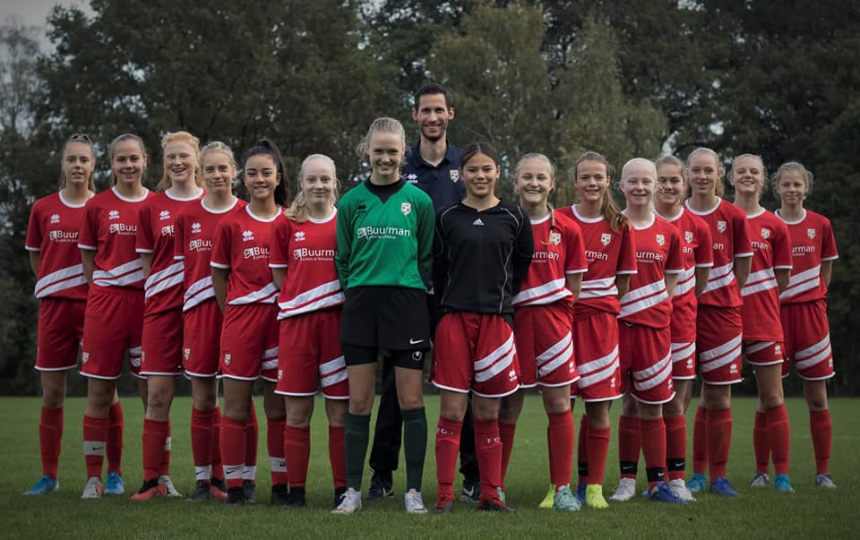 Deze talenten van maar liefst 11 verschillende verenigingen zullen als team deelnemen aan een BVO toernooi in Madrid. Samengesteld 1 doel, scoren in Madrid! #talentontwikkeling #samenwerken #krachtenbundelen #Twentregioteam