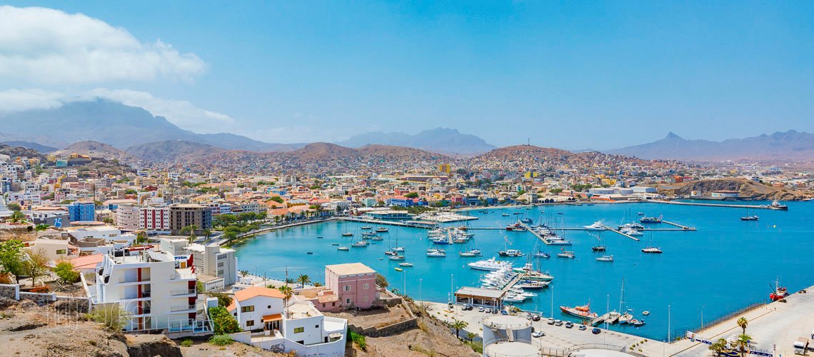 De 17 a 19 de outubro realiza-se o I Fórum Nacional da Juventude, uma iniciativa do Governo de Cabo Verde em parceria com o PNUD.
O Fórum será dividido em cinco painéis onde serão apresentados e discutidos temas como a Juventude Africana.
#forumnacionaldajuventude #youthconnektCV