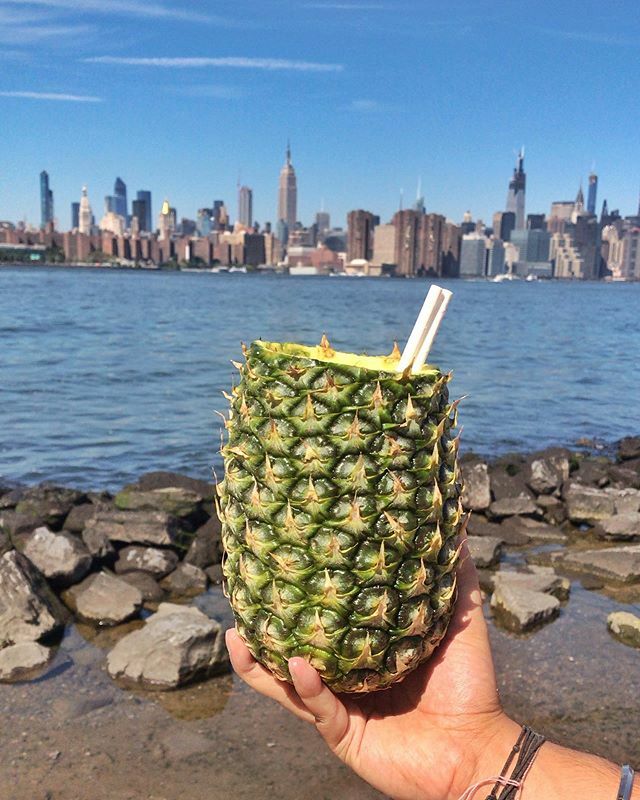 Best way to have fruit juice is right off the fruit! 🍍😎
.
.
.
📍Smorgasburg, Williamsburg .
.
.
#Pineapple #PineappleJuice #SmorgasburgBrooklyn #Brooklyn #NewYork #NewYorkEats #EatingNewYork #HealthyFood #Healthy #Juice #FreshJuice #FreshFruit #EaterN… ift.tt/32c2rV7