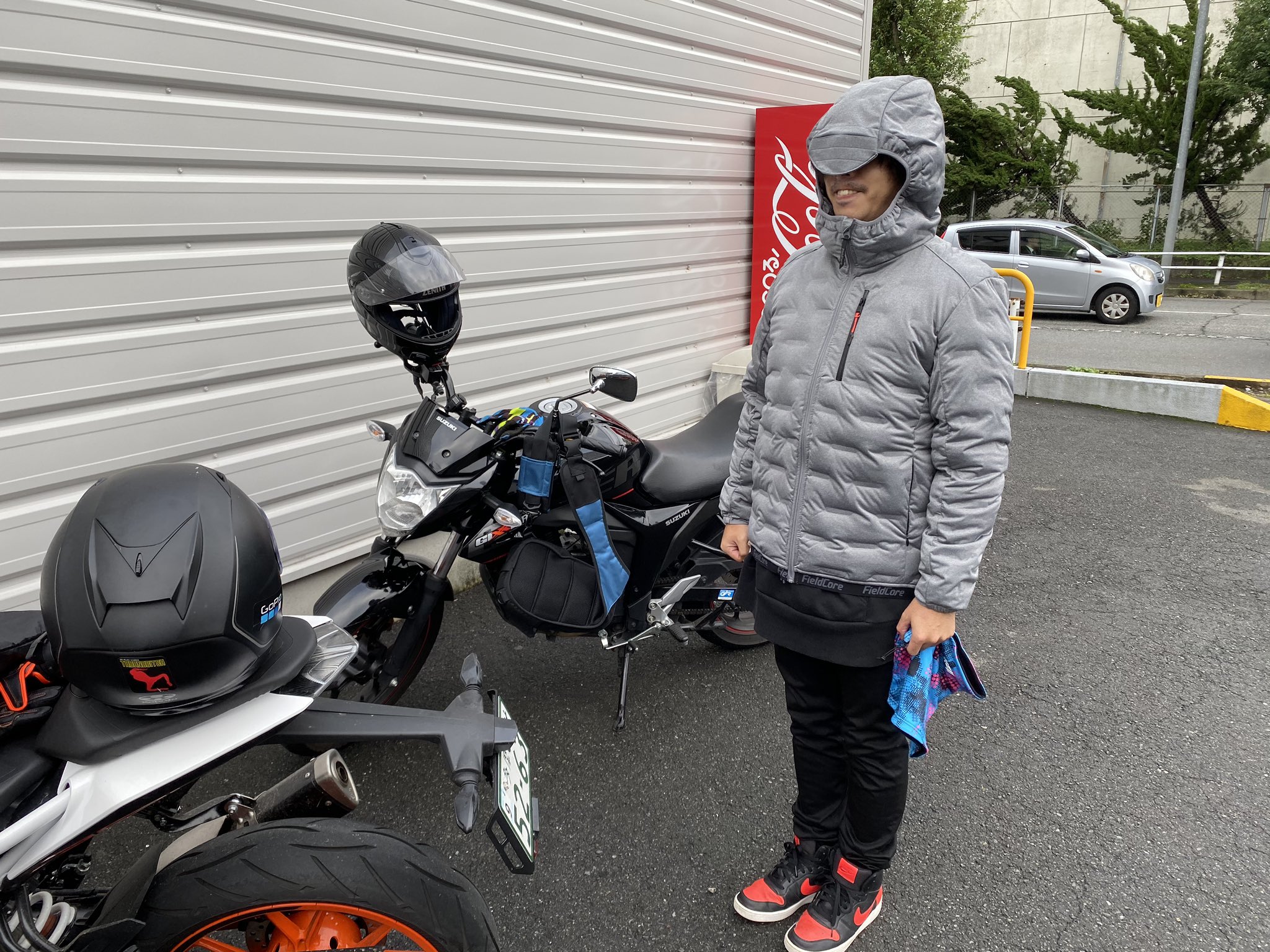 脳筋ライダー No King Rider 失禁ライダーと男二人で江ノ島デートしてます 一枚目なんかの妖怪に似てるんだけど思い出せない