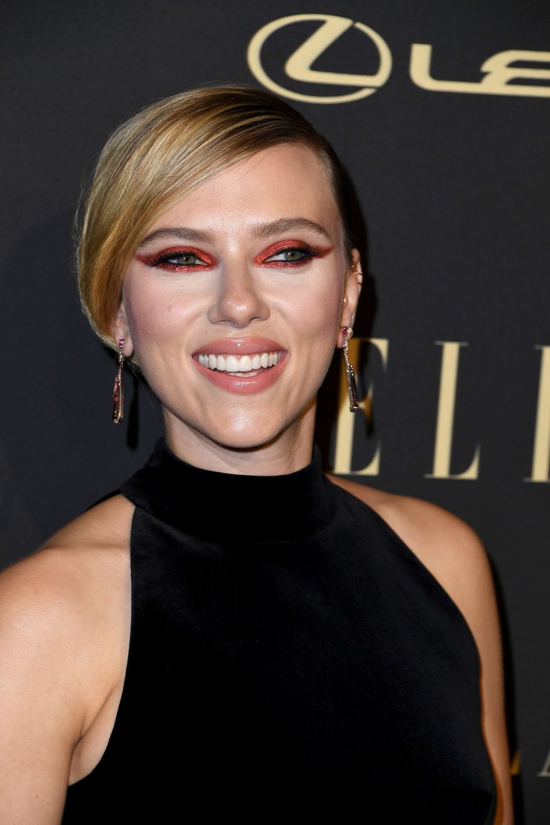 📸 | Scarlett Johansson arrives at ELLE's 26th Annual Women In Hollywood Celebration #WomenInHollywood