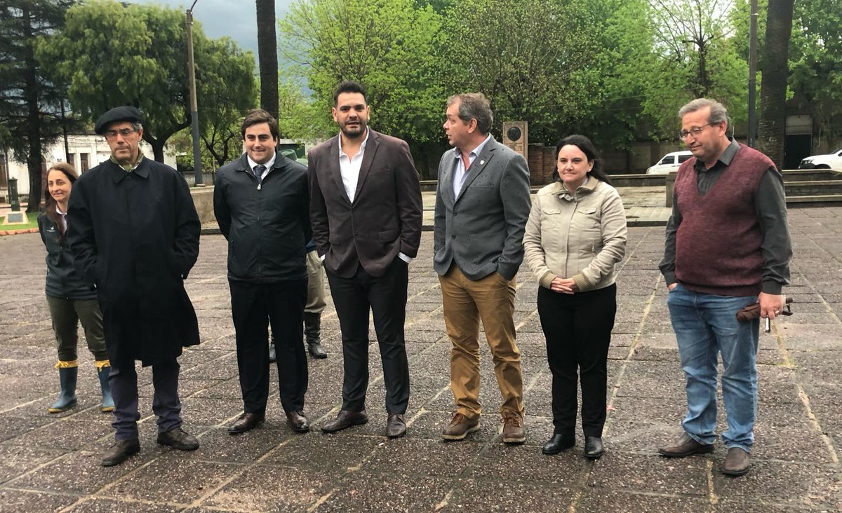 PasaenFlorida's tweet photo. Sarandí puso flores al mal tiempo y recordó la libertad
https://t.co/bvfnczu4bu https://t.co/3Dm87cgYTC