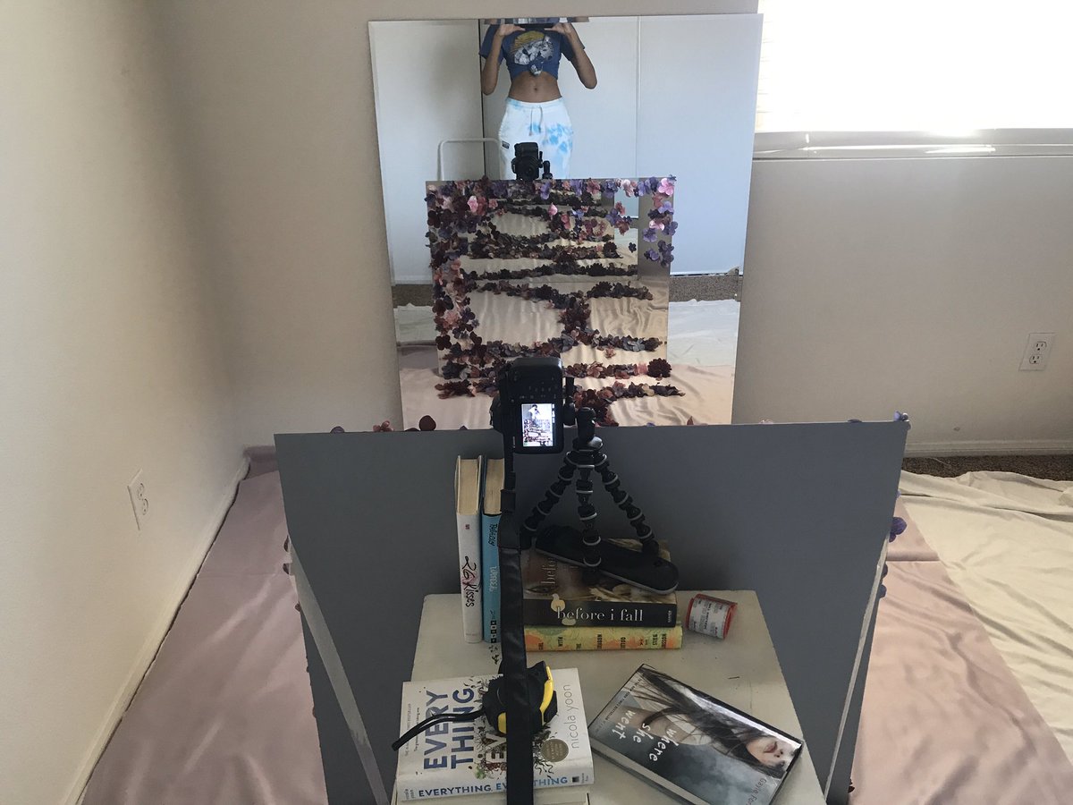 kihmberlie's tweet image. Created a photo shoot for my mom for her birthday 👀✨