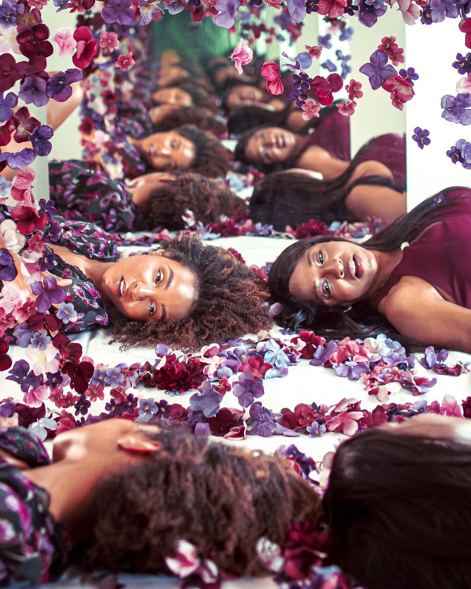 kihmberlie's tweet image. Created a photo shoot for my mom for her birthday 👀✨