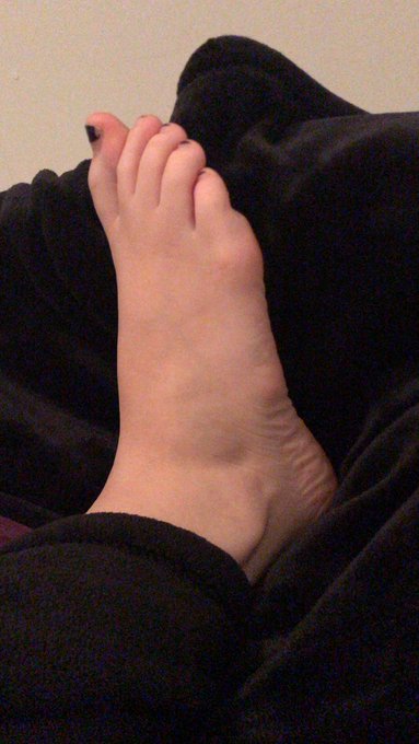 Looking at maybe selling some #feetpics to some #feetlovers #footfetish #feet dm if interested https://t<a href="/tag/feetpics"class="tags">#feetpics</a><a href="/tag/footfetish"class="tags"><span>#footfetish</span></a><a href="/tag/feet"class="tags"><span>#feet</span></a><a href="/tag/feetlovers"class="tags"><span>#feetlovers</span></a>