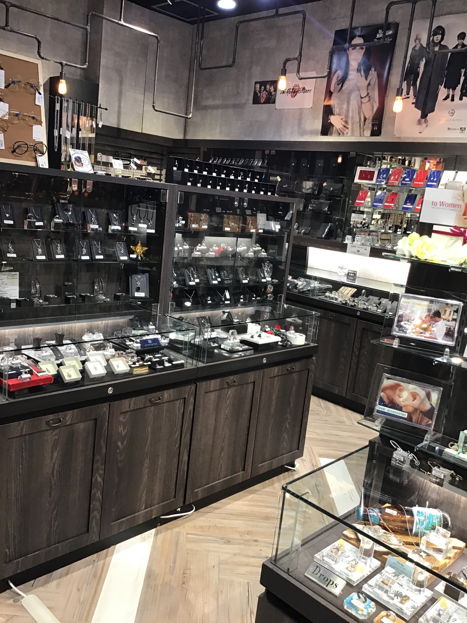 Acctイオンモール岡山店 Acctイオンモール岡山店 Twitter始めました 本日も元気に営業しております 初投稿ですので お店の雰囲気を軽く紹介致します 気になった方は是非お店まで足を運んでみてください 個性豊かな店員がお待ちしております