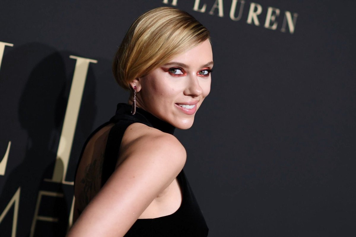 #ScarlettJohansson จากงานอีเว้นท์ของ Elle 'Women in Hollywood' 2019 
#WomenInHollywood  

ตาเฉี่ยวมาก มองเห็นจากระยะ10เมตรเลย 🔥🔥🔥🔥
