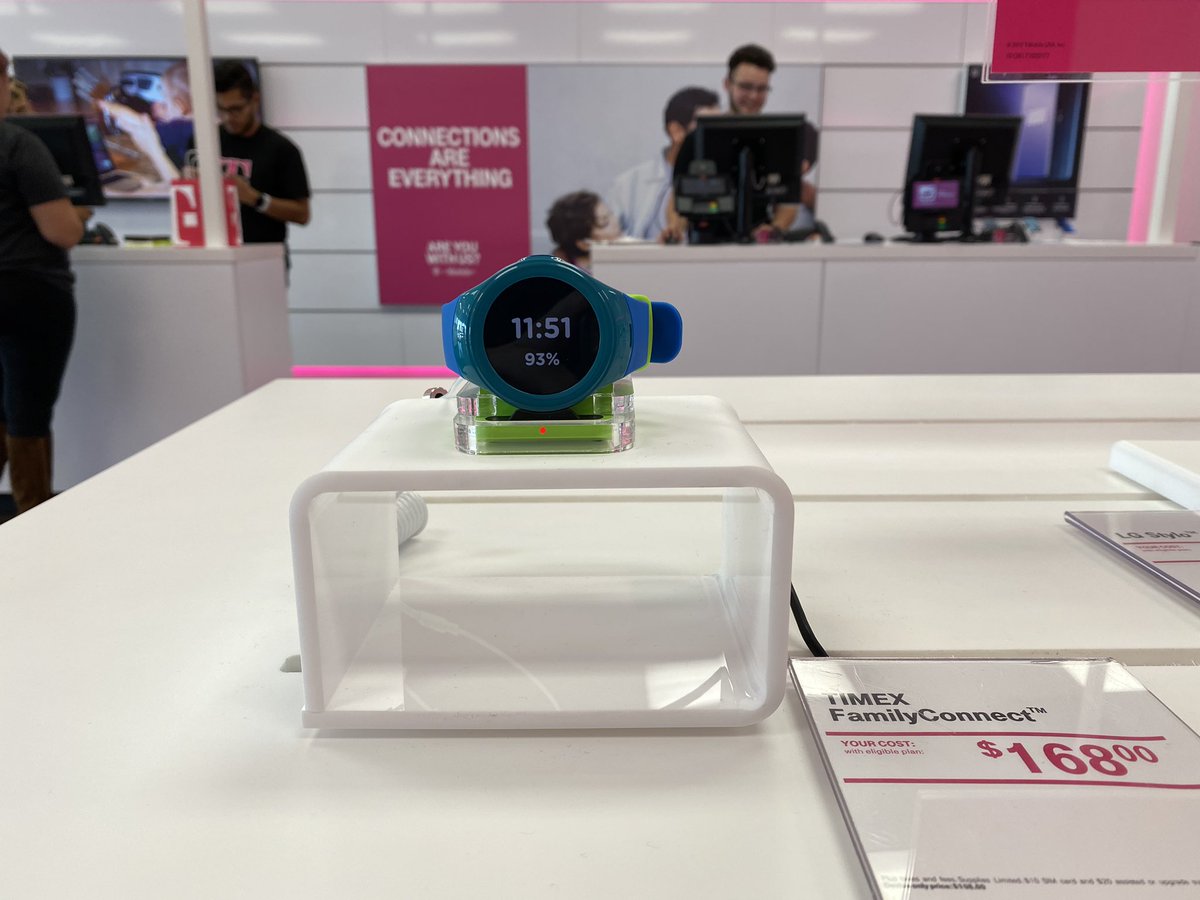iJakeM1's tweet photo. Few hours late but...
@DoZa1408 starting Gilroy off with a new customer and her daughter a #Timex 
#StarterPack #MagentaFam #CustomerExperience #WirelessForAll https://t.co/mp3zqOKnh7