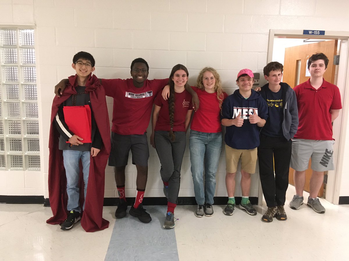 It’s spirit week at AHS! Here’s NOTN showing off their #patriotpride with class colors.