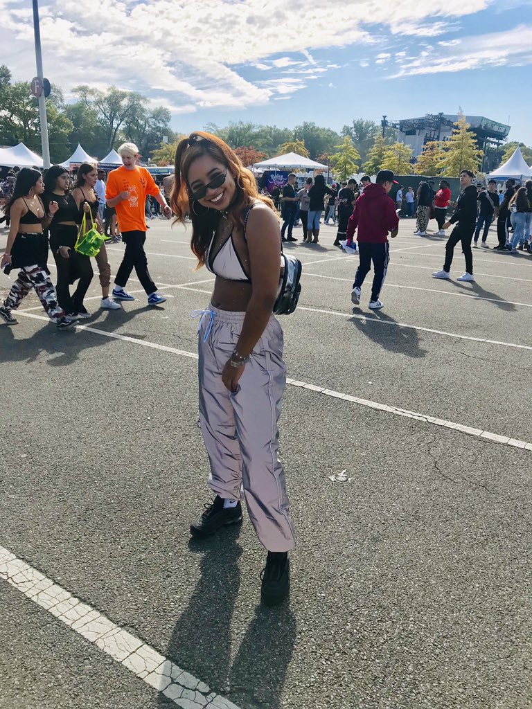 MabelTaveras's tweet image. All my friends had to do was turn on they flash when we got lost moshin #LightFlex #RollingLoudNYC