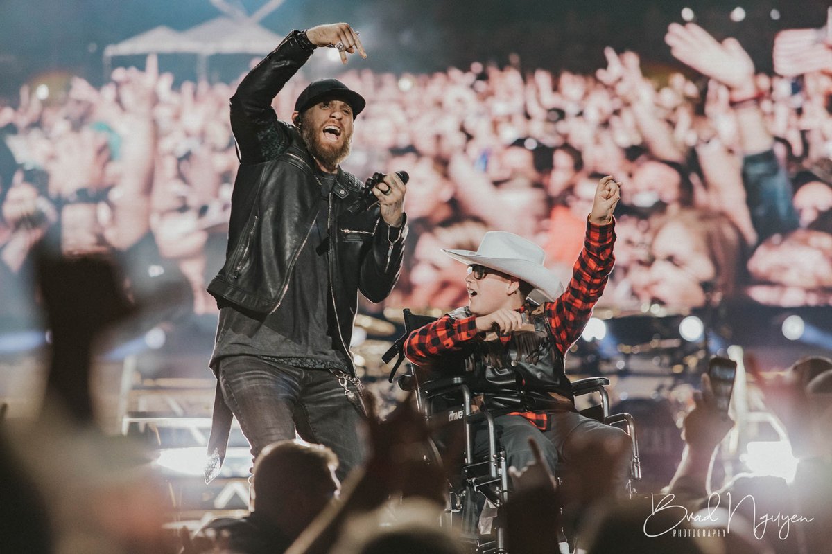 WMZQ's tweet photo. .@BrantleyGilbert put on one hell of a show at @sleephappens pres. #WMZQFallFest on Saturday! (see what we did there?! 😉)
Relive his performance: https://t.co/F7lnVlBKwX https://t.co/nHQQVdZAYH