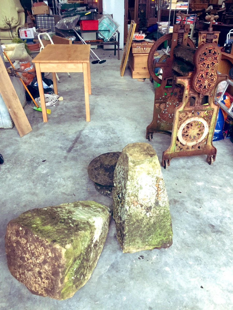 Delivered these staddle stones &amp; mangle, circa 1901 to @Unique_Auctions today.

Grand opening of their new extra sale rooms 26th Oct’ 10am
#LincsConnect