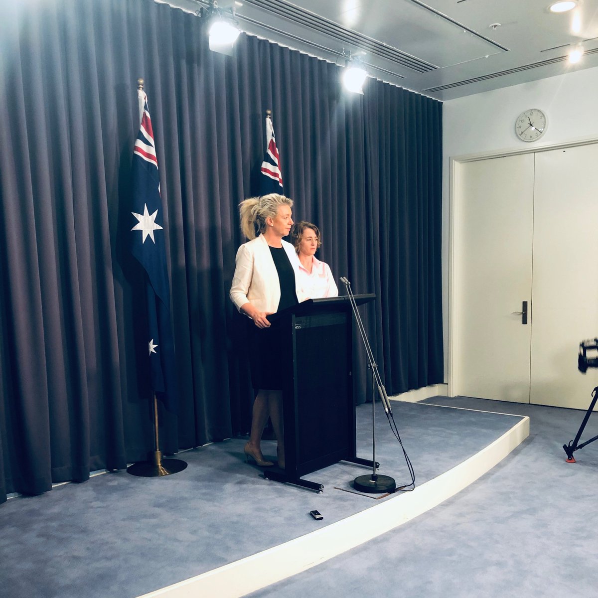 senbmckenzie's tweet image. For the first time my #biosecurity officers and ABF have cancelled a visitor&apos;s visa for lying about concealed food in her luggage, including 4.5kg of pork-in the midst of a global #ASF outbreak. #biosecuritymatters #threatisreal #dontbesorrydeclareit @DeptAgNews @Australian_Pork