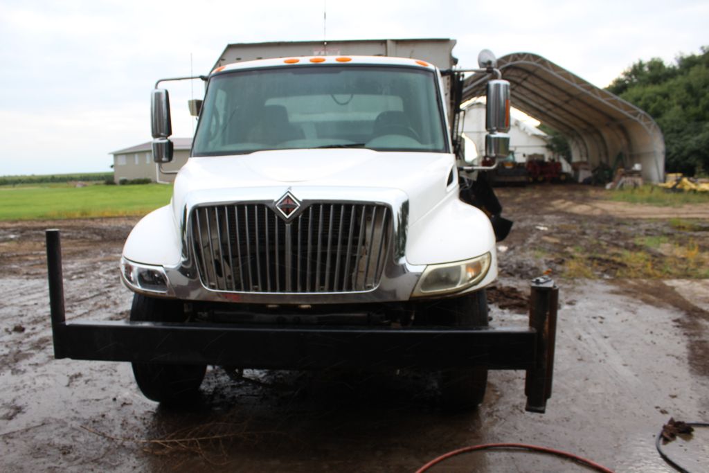 AgVisors's tweet photo. ONLINE ONLY AUCTION
Feedlot Retirement Equipment Auction
Bidding Ends: October 31

Over 70 lots! Tractors, Loaders, Hay &amp; Forage Equipment, Cattle Equip, Trailers, Attachments &amp; more. Don't miss out on. Visit https://t.co/10kIL5s0VK for more lots and to bid.

Jordan: 605-809-5552 https://t.co/UvuKxrnMFE