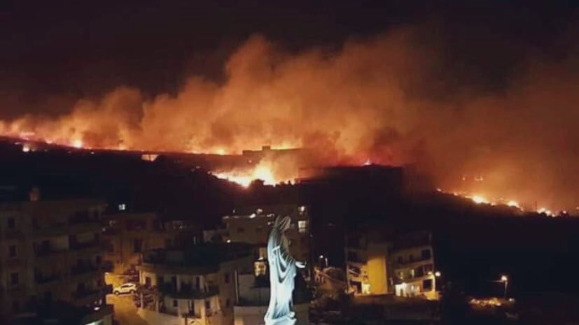 Rakanmazloum's tweet photo. People who were praying and tweeting about the #Amazon fires. Where are you from #Syria & #Lebanon fires now?Massive forest fires are increasingly spreading near residential areas in both Countries.Already reached some buildings and people are evacuating their homes. #لبنان_يحترق https://t.co/7MT6pE2Rtd