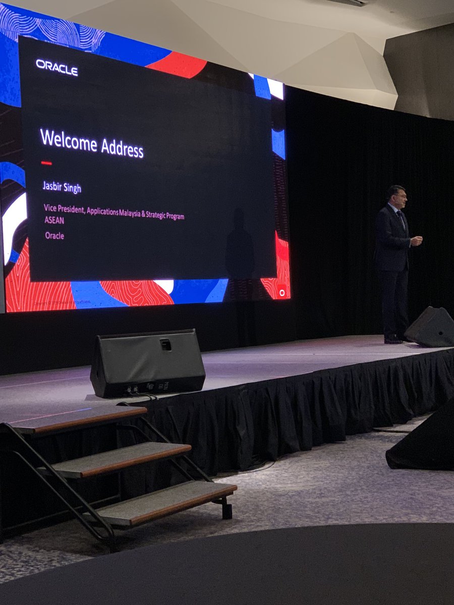 jscottstiles's tweet image. Jasbir Singh kicking off Modern Business Forum in Kuala Lumpur with a packed audience #OracleMBX
