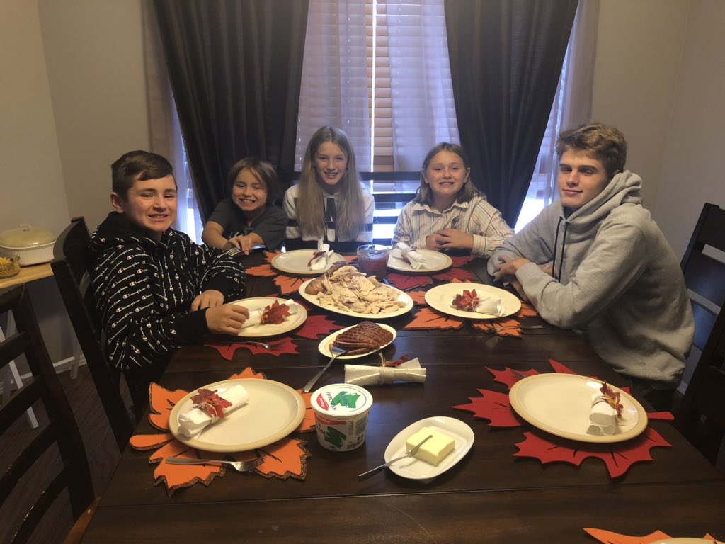 ryanara99's tweet image. Thankful for this bunch, my daughters pie making skills and stretchy pants 😏 #HappyThanksgivingCanada