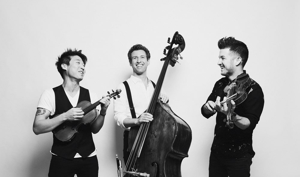 DigitalTourBus's tweet image. .@tf3 chats about one of their crazy stories from being on tour! Check out the feature at digtb.us/timeforthree

#timeforthree #digitaltourbus #crazytourstories #crazytourstory #music #band #interview #tourlife #americana #bluegrass #folk