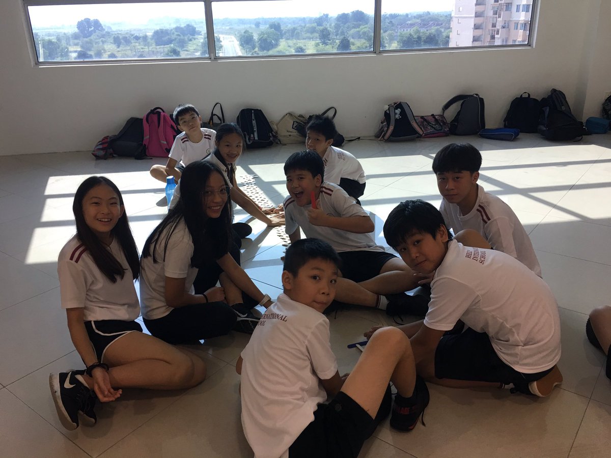 I was impressed with this group of Y8 students who can create a long popsticle chain reaction just within a short time 👏 #togethercandogreatthings #IMYC #entrypoint #his_learning <a href="/The_IMYC/">IMYC</a>