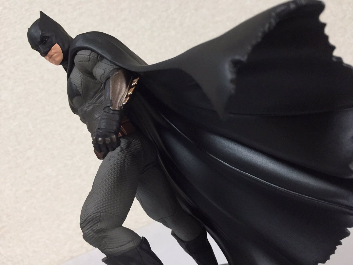 Hiro それともう一つバットマンのフィギュアをげっとしたんだ こっちはジャスティスリーグ バットマン スペシャルフィギュア どこから見てもカッコいい 口顎周りの髭を濃くしたらもっといいよね 笑 ベンアフレックのバットマン好きだし単体での映画観