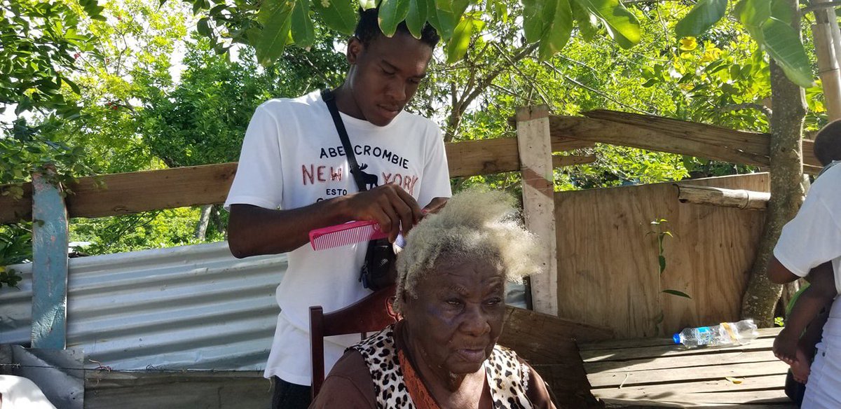 nycja_'s tweet photo. #18DaysToYuteMonth
#TheirLIT

The Yutes4Change Foundation Youth Arm St Thomas Chapter amazing day yesterday.

They pampered a few senior citizens, where they did barbering, manicure, washing of hair and combing as well.
1/2 https://t.co/vaoDGw3r7i