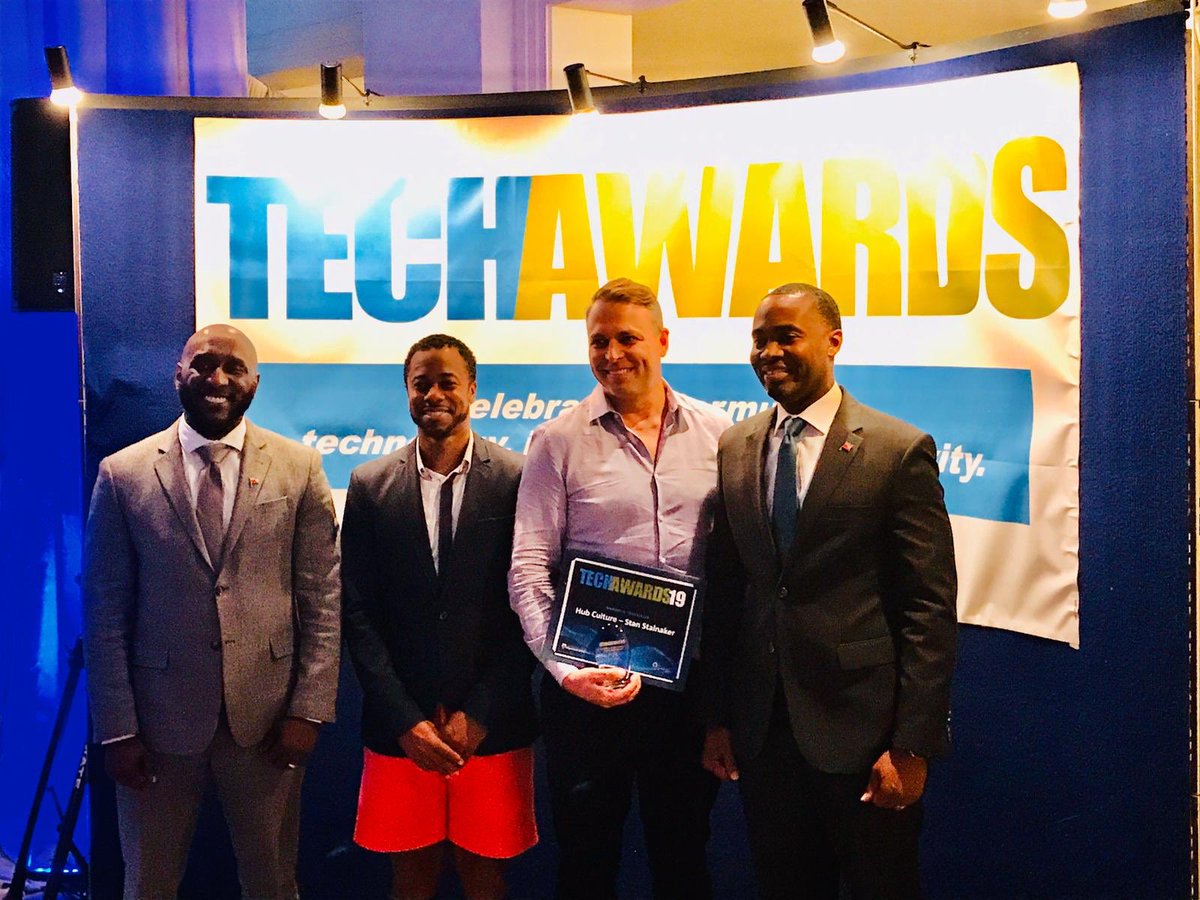 BdaKevin's tweet image. Congratulations ⁦@stanstalnaker⁩ ⁦@hubculture⁩ ⁦⁦@vencurrency⁩ for winning the inaugural trailblazer in #technology award ⁦@BermudaTechWeek⁩ ⁦@investBermuda⁩ ⁦@fintechbermuda⁩ #BermudaTechWeek #FocusOnTheFuture #BermudaIsDifferent