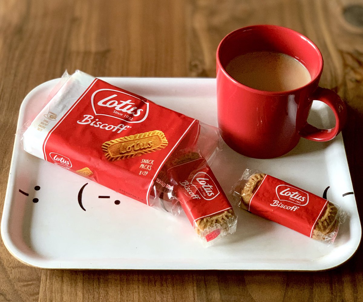 フィーユ ブルー Twitterren 今日の紅茶 突然 金木犀の香りがいっぱいの連休明け アッサムブレンドのミルクティーは色も深く目にも美味しそう 軽い食感でカラメル風味のロータスのビスケットは定番の お茶請け ダンクしても美味 今日のお茶 紅茶 アッサム