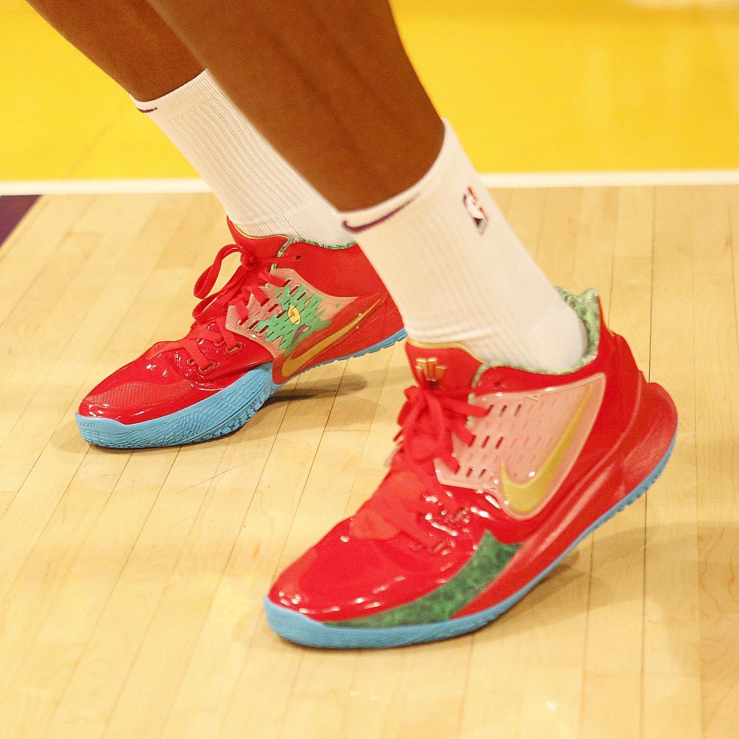 Kyrie 2 krabs hotsell