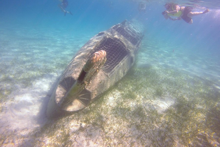 1994 : le ride ferme à cause de problèmes de capacité en regard de son occupation du parc. Si la plupart des sous-marins vont être mis en cale sèche, l’un d’entre eux va être immergé dans le lagon de Castaway Cay, l’île de Disney, pour servir de spot de plongée.